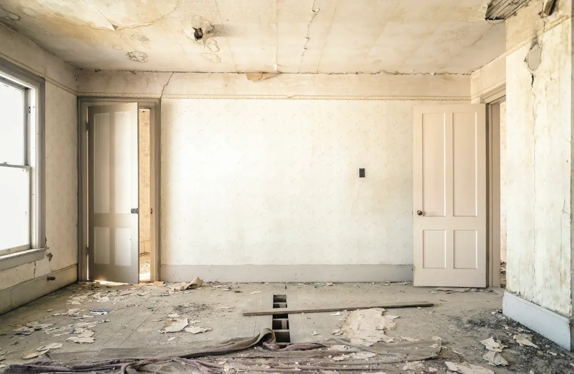 Waste disposal crew managing a cleanout project in Herculaneum